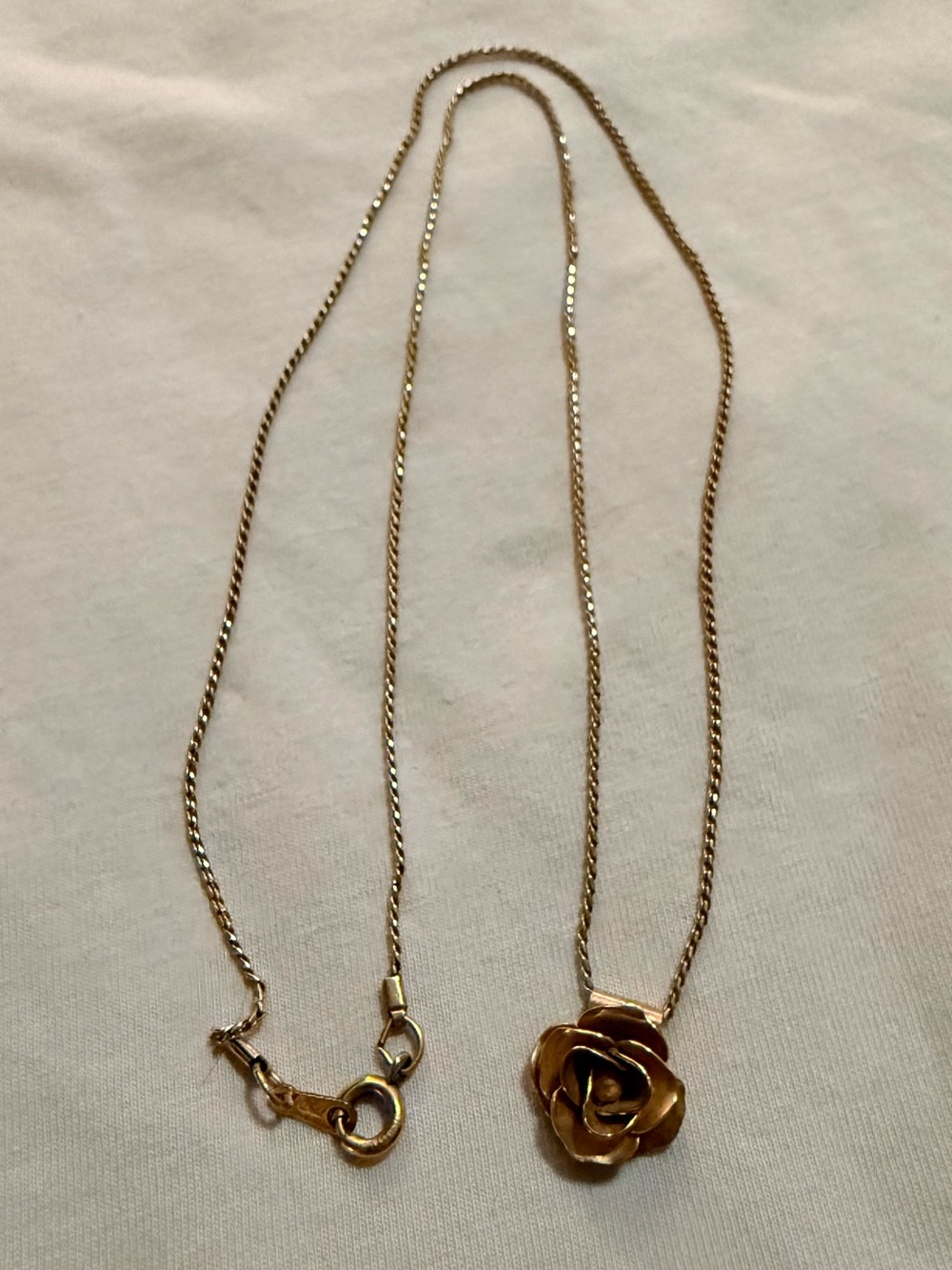 Vintage Avon Signed 14k Yellow Gold Filled Rope Chain Flower Pendant Necklace